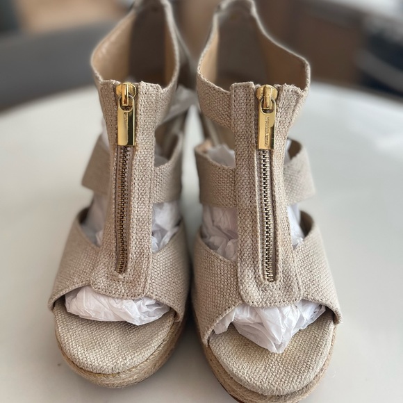 Michelle kors tan platform espadrilles size 7 1/2 m. Nice and comfortable. - Picture 2 of 15